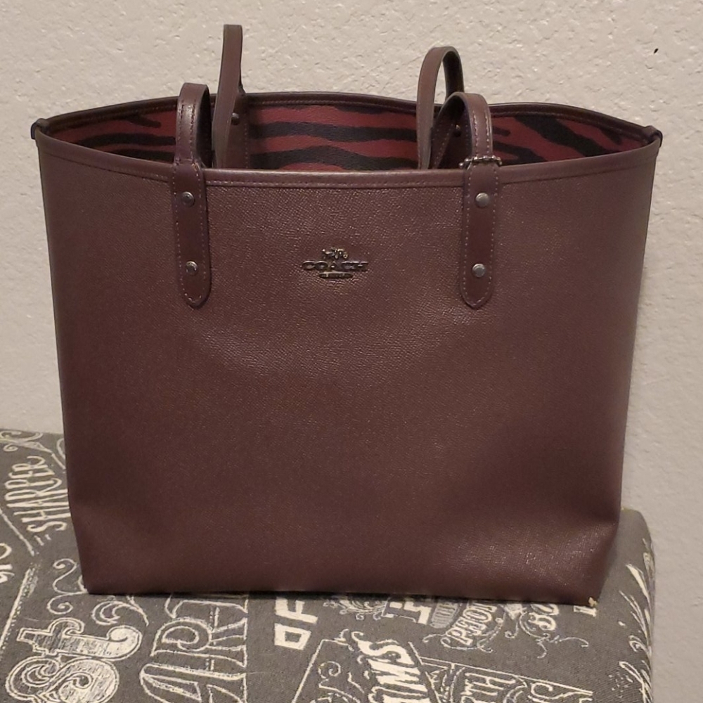 Coach tote w/make-up bag